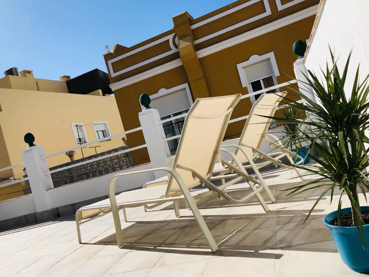 NEW LUXURY Malaga Beach House, 2 city bikes, 2 children's bikes, WiFi, BIG terrace, BBQ, Family, Childfriendly Exterior foto