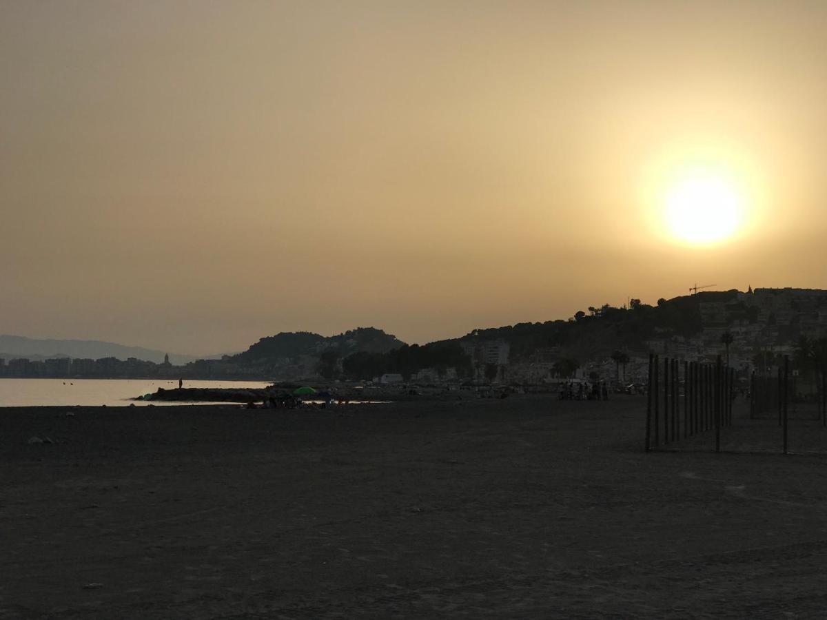 NEW LUXURY Malaga Beach House, 2 city bikes, 2 children's bikes, WiFi, BIG terrace, BBQ, Family, Childfriendly Exterior foto