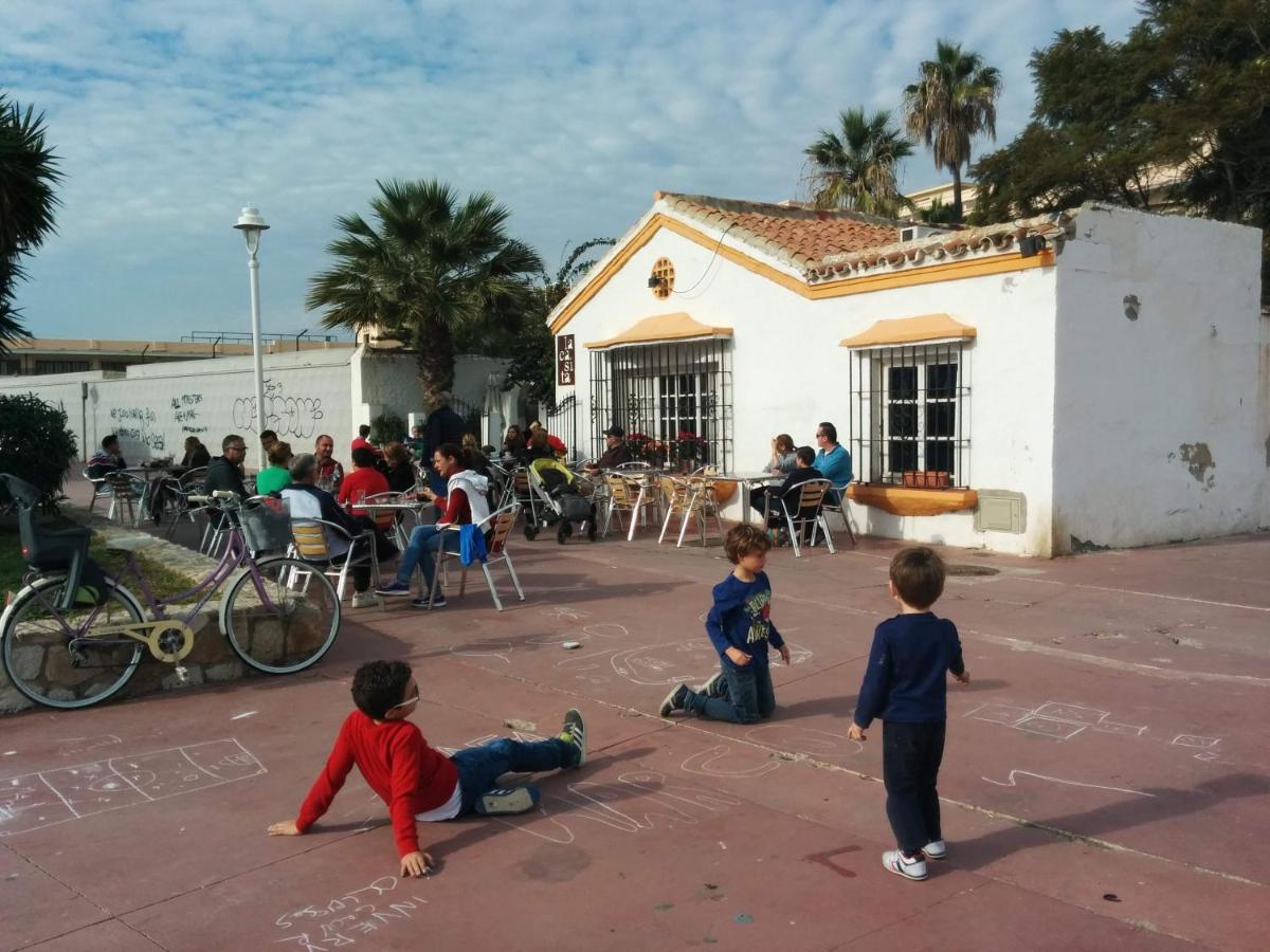 NEW LUXURY Malaga Beach House, 2 city bikes, 2 children's bikes, WiFi, BIG terrace, BBQ, Family, Childfriendly Exterior foto