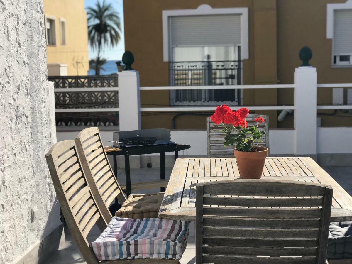 NEW LUXURY Malaga Beach House, 2 city bikes, 2 children's bikes, WiFi, BIG terrace, BBQ, Family, Childfriendly Exterior foto